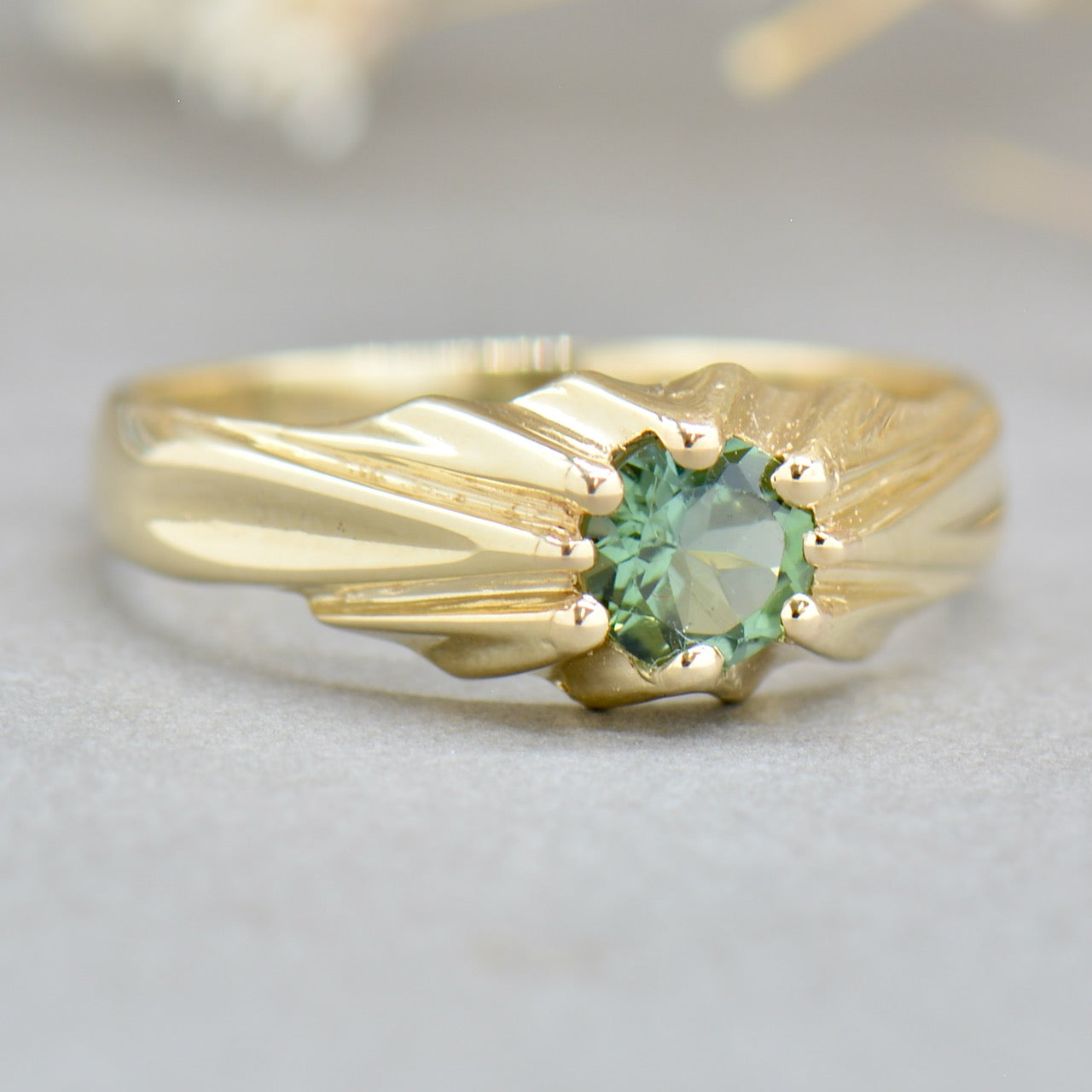 Vintage 1980s Bluish-Green Tourmaline 9ct Yellow Gold Solitaire Signet Ring (0.46ct)