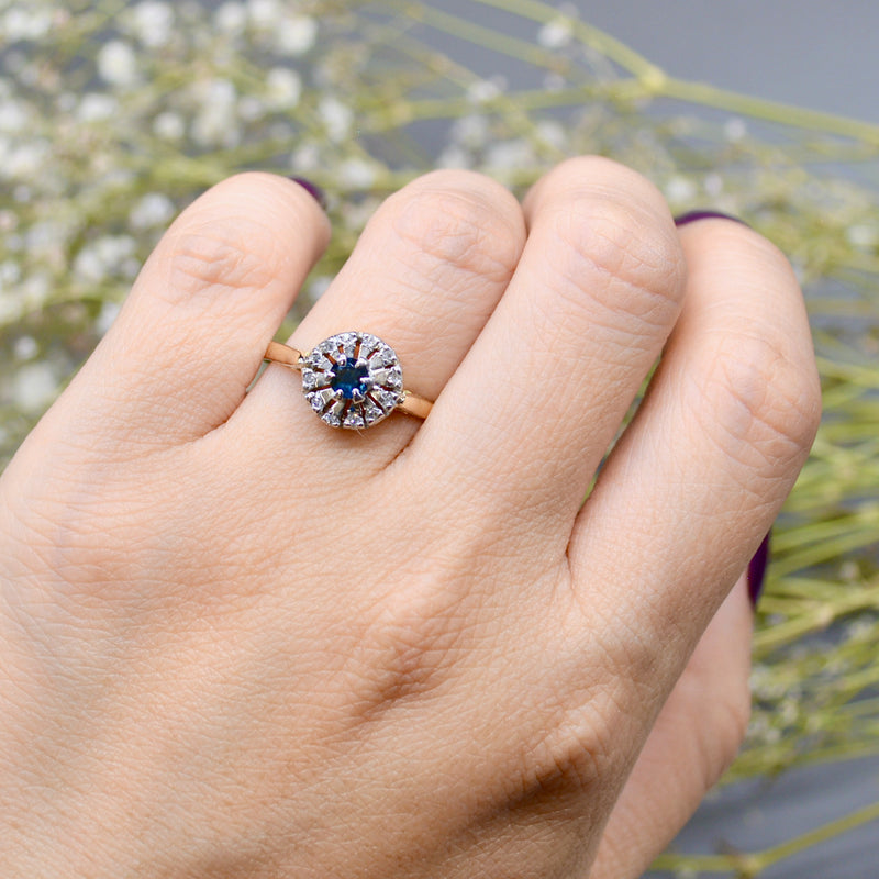 Vintage 1970s 18ct Gold Sapphire Diamond Daisy Engagement Ring