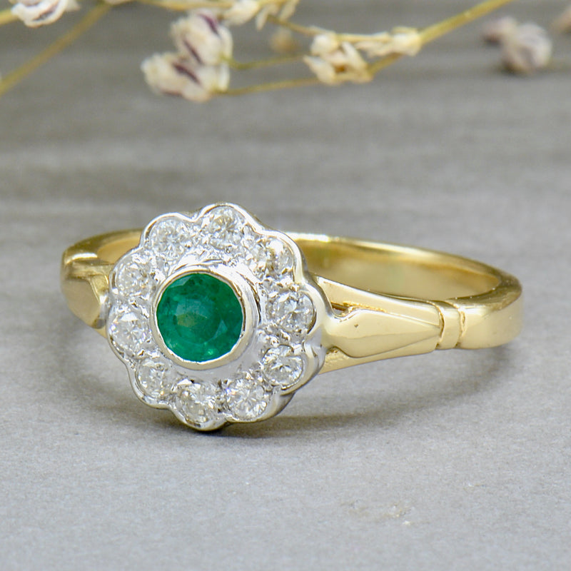 Vintage 18CT Gold Emerald & Diamond Daisy Engagement Ring