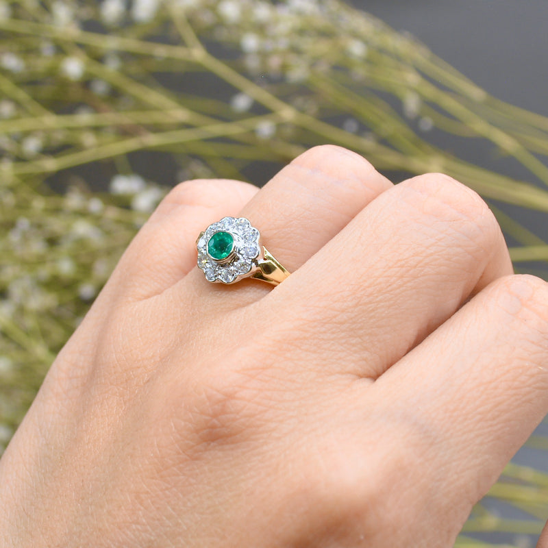 Vintage 18CT Gold Emerald & Diamond Daisy Engagement Ring