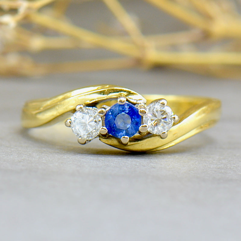 18ct gold sapphire and store diamond ring