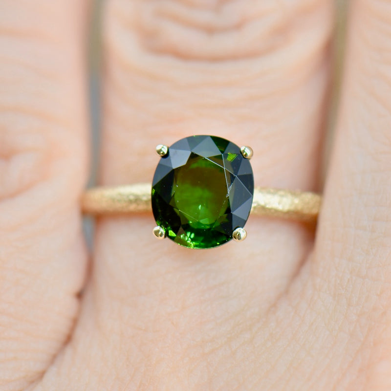 2000s Green Tourmaline 9ct Yellow Gold Solitaire Ring (1.76cts)