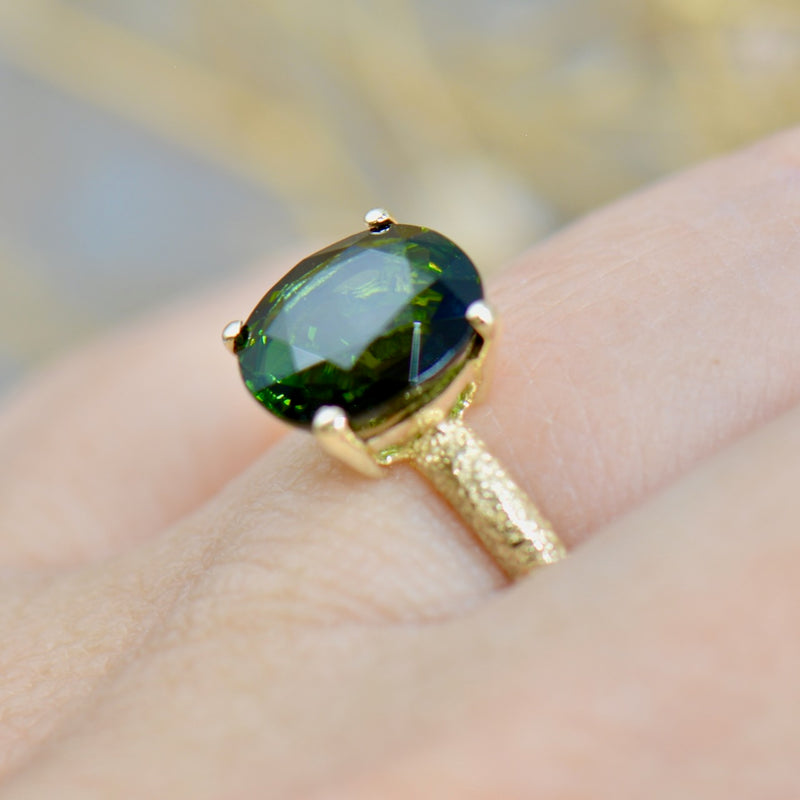 2000s Green Tourmaline 9ct Yellow Gold Solitaire Ring (1.76cts)