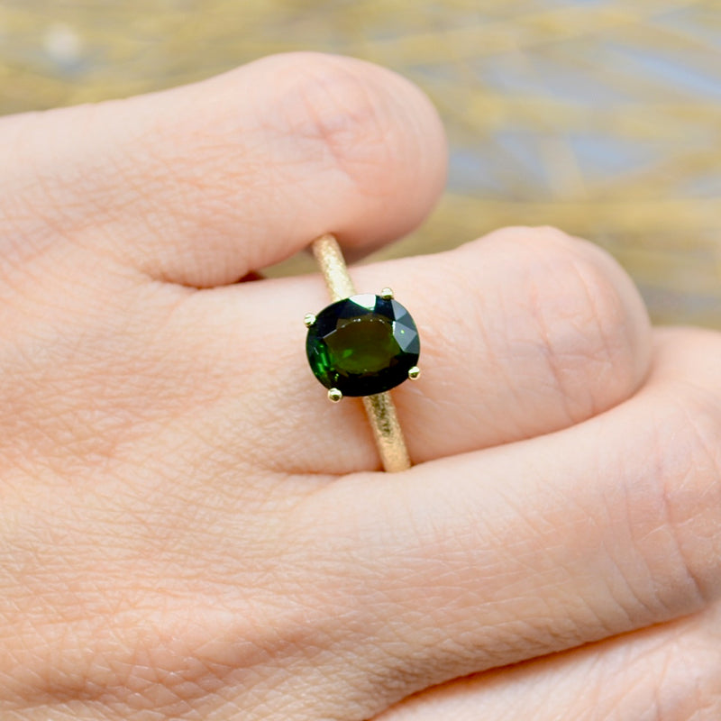 2000s Green Tourmaline 9ct Yellow Gold Solitaire Ring (1.76cts)