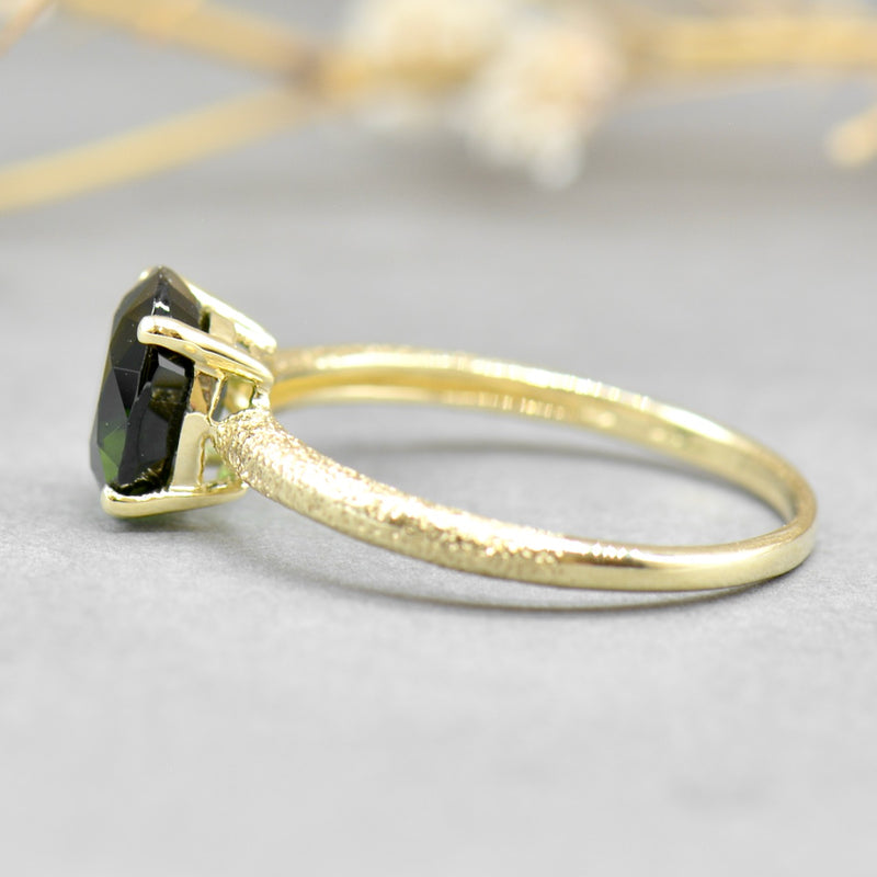 2000s Green Tourmaline 9ct Yellow Gold Solitaire Ring (1.76cts)