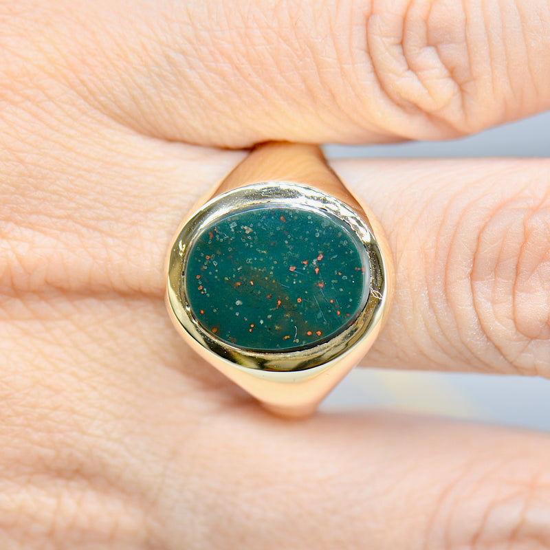 Vintage 1970s Bloodstone 9ct Yellow Gold Mens Oval Signet Ring