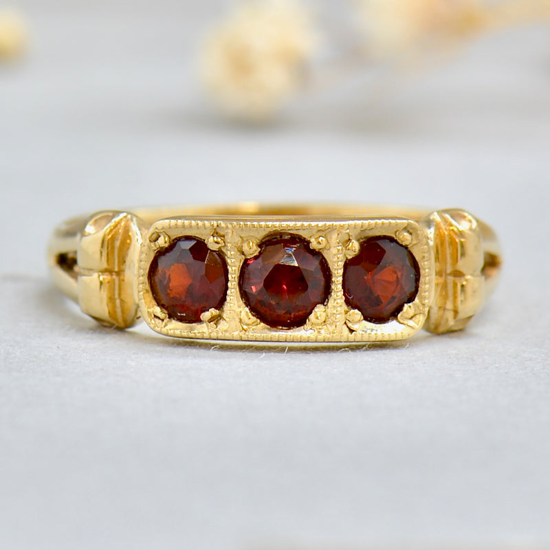 1980s Pyrope Garnet 9ct Yellow Gold Scroll Design Ring