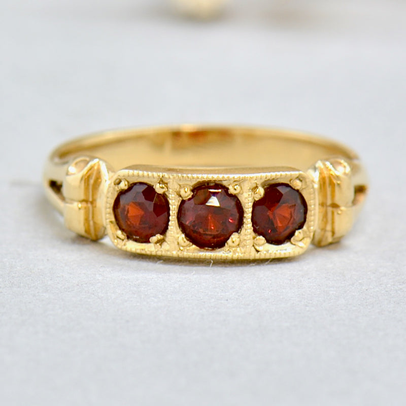 1980s Pyrope Garnet 9ct Yellow Gold Scroll Design Ring