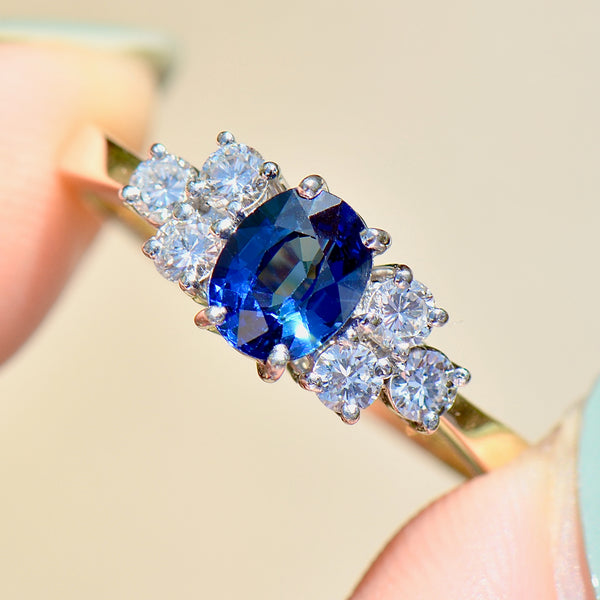 90 年代宝蓝色蓝宝石和钻石 18K 黄金订婚戒指（1.33 克拉）