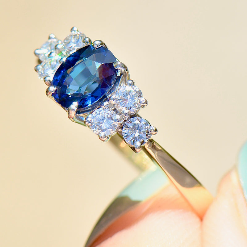 90 年代宝蓝色蓝宝石和钻石 18K 黄金订婚戒指（1.33 克拉）