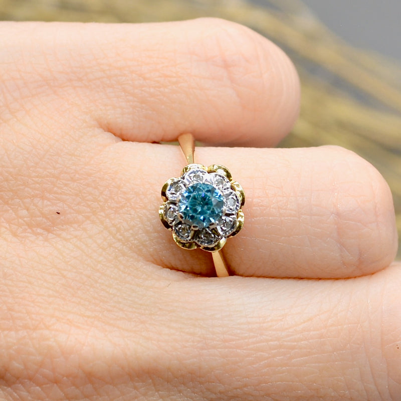 1940s Blue Zircon & Diamonds Flower Design Ring (0.81ct)