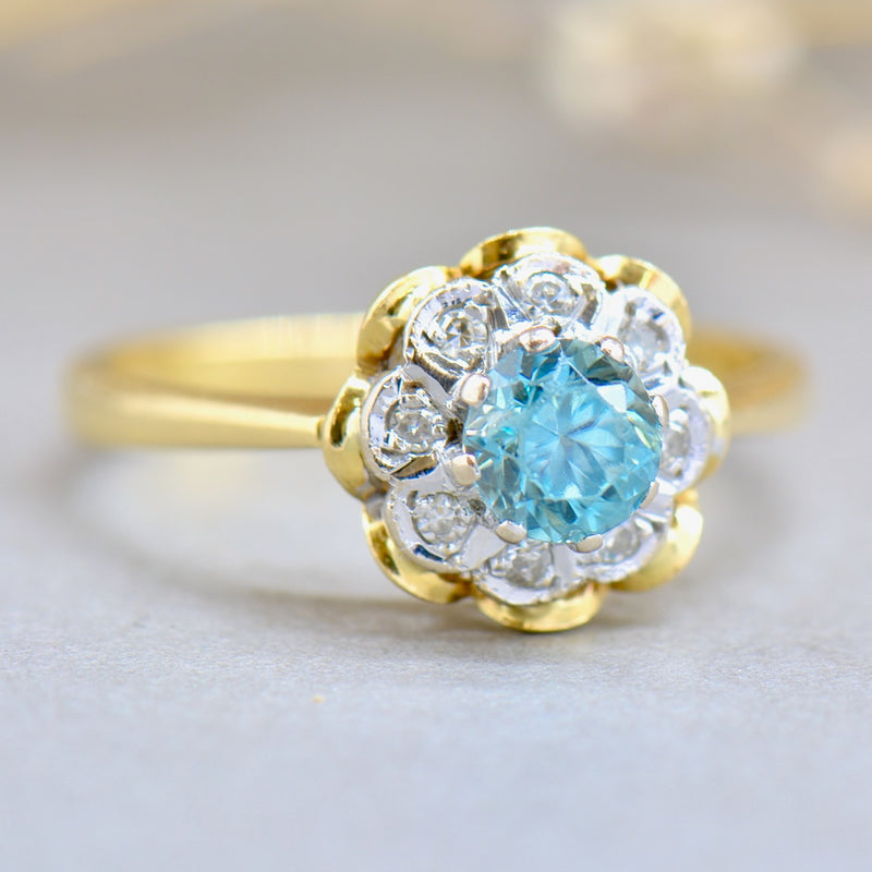 1940s Blue Zircon & Diamonds Flower Design Ring (0.81ct)