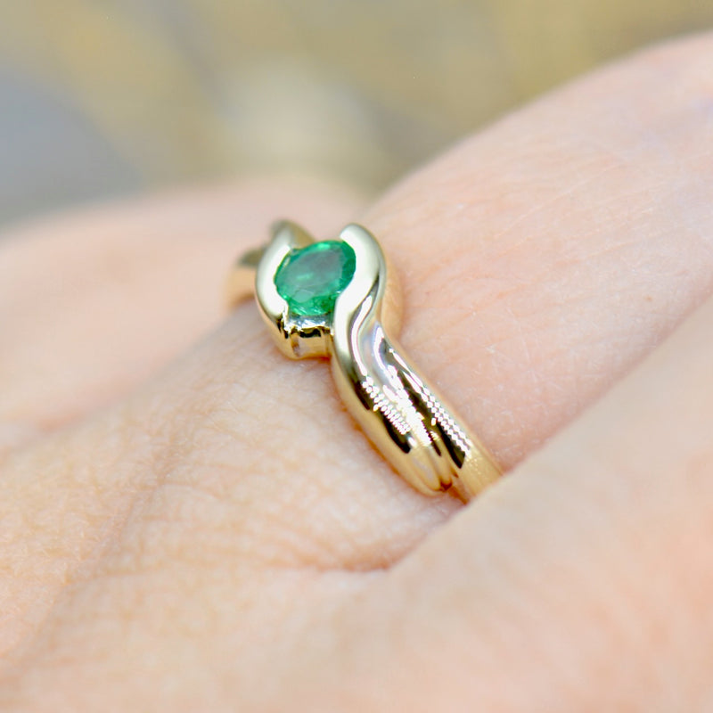 Vintage Natural Emerald Infinity Solitaire Set Band