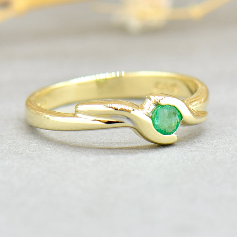 Vintage Natural Emerald Infinity Solitaire Set Band