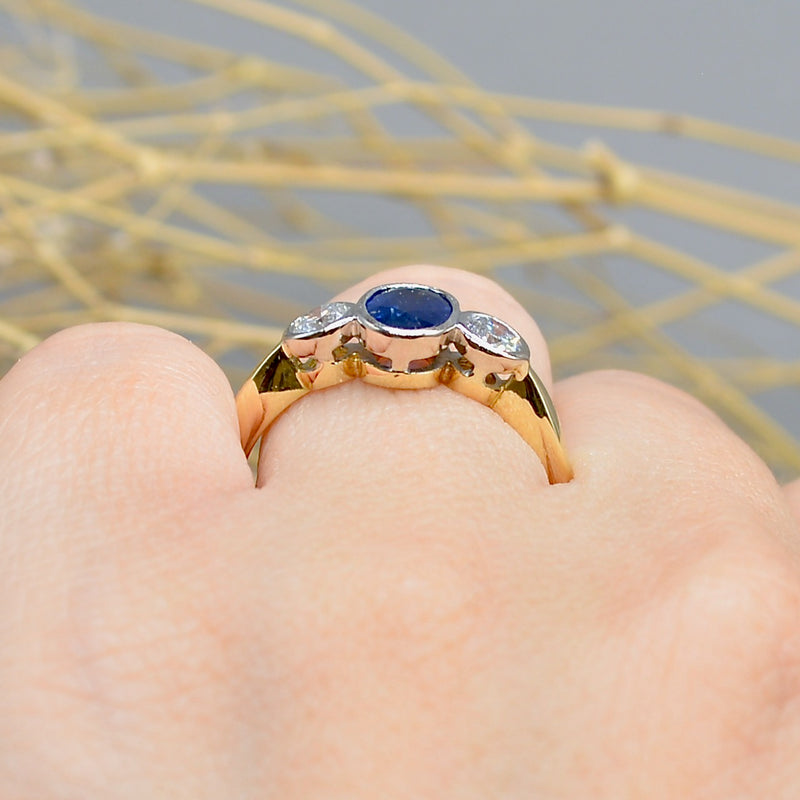 1990s Sapphire and Diamond 18ct Yellow Gold Trilogy Engagement Ring (1.52cts)