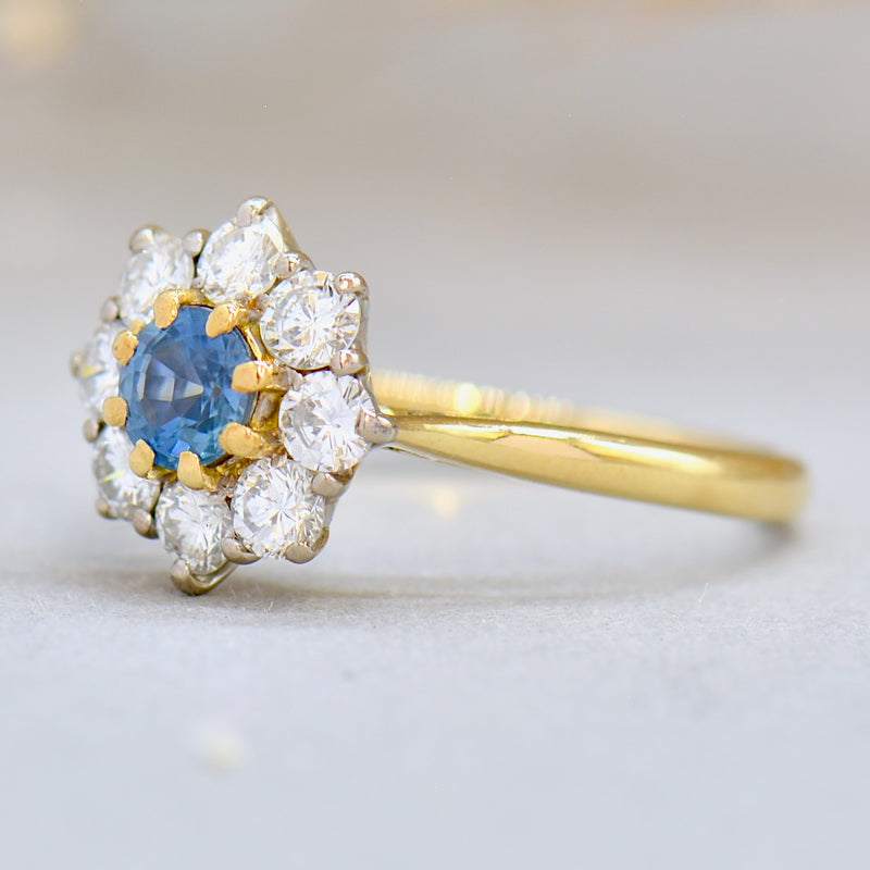 1990s 18ct Yellow Gold Blue Sapphire & Diamond Halo Daisy Engagement Ring (1.42cts)