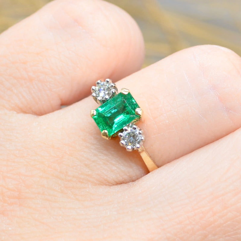 18ct Yellow Gold Emerald & Diamond Trilogy Three-Stone Ring (0.97ct)