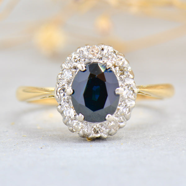 蓝宝石和钻石 18K 黄金和铂金群镶订婚戒指（1.52 克拉）