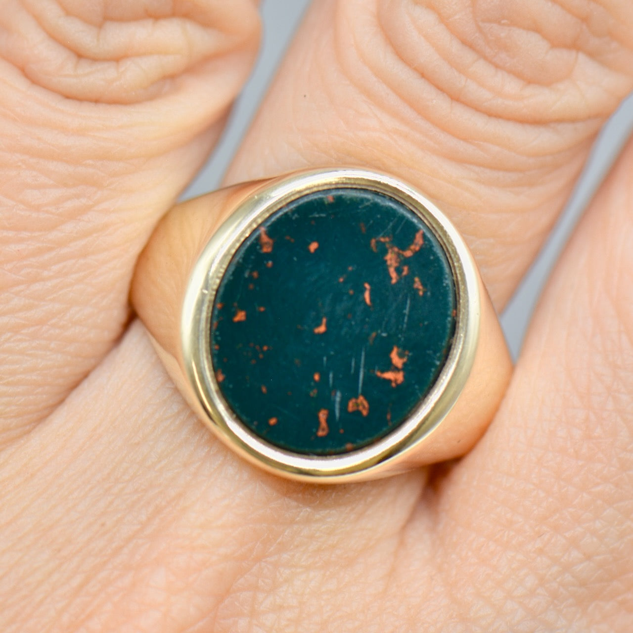 Vintage 1960s Large & Chunky Bloodstone 9ct Yellow Gold Signet Ring