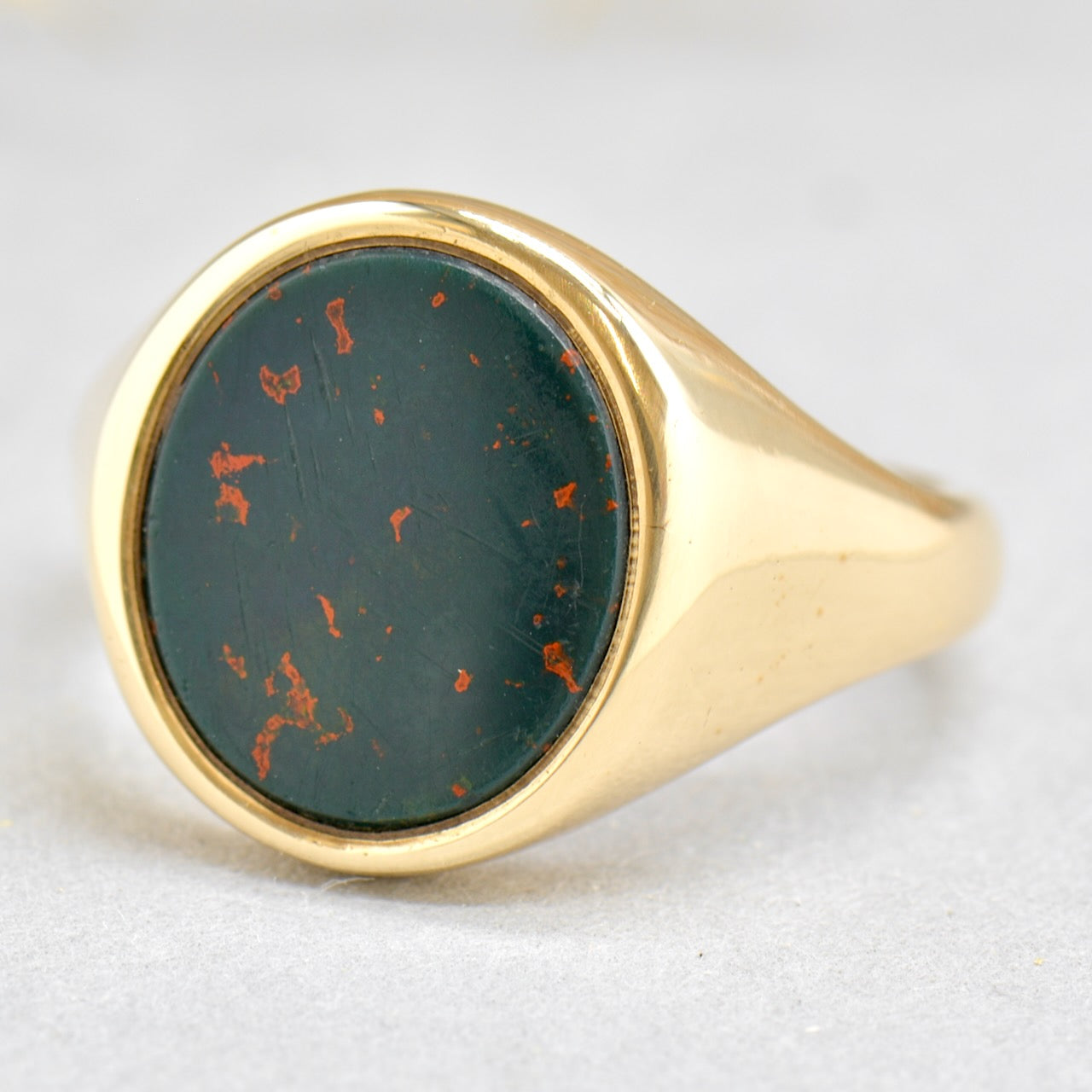 Vintage 1960s Large & Chunky Bloodstone 9ct Yellow Gold Signet Ring