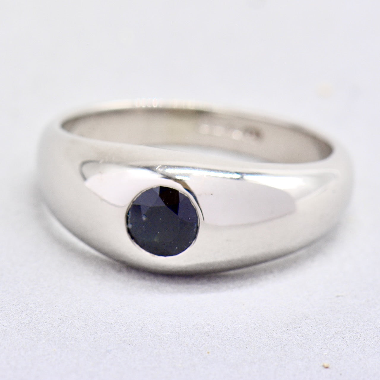 Vintage Chunky & Hefty 9ct White Gold Dark Sapphire Signet Ring