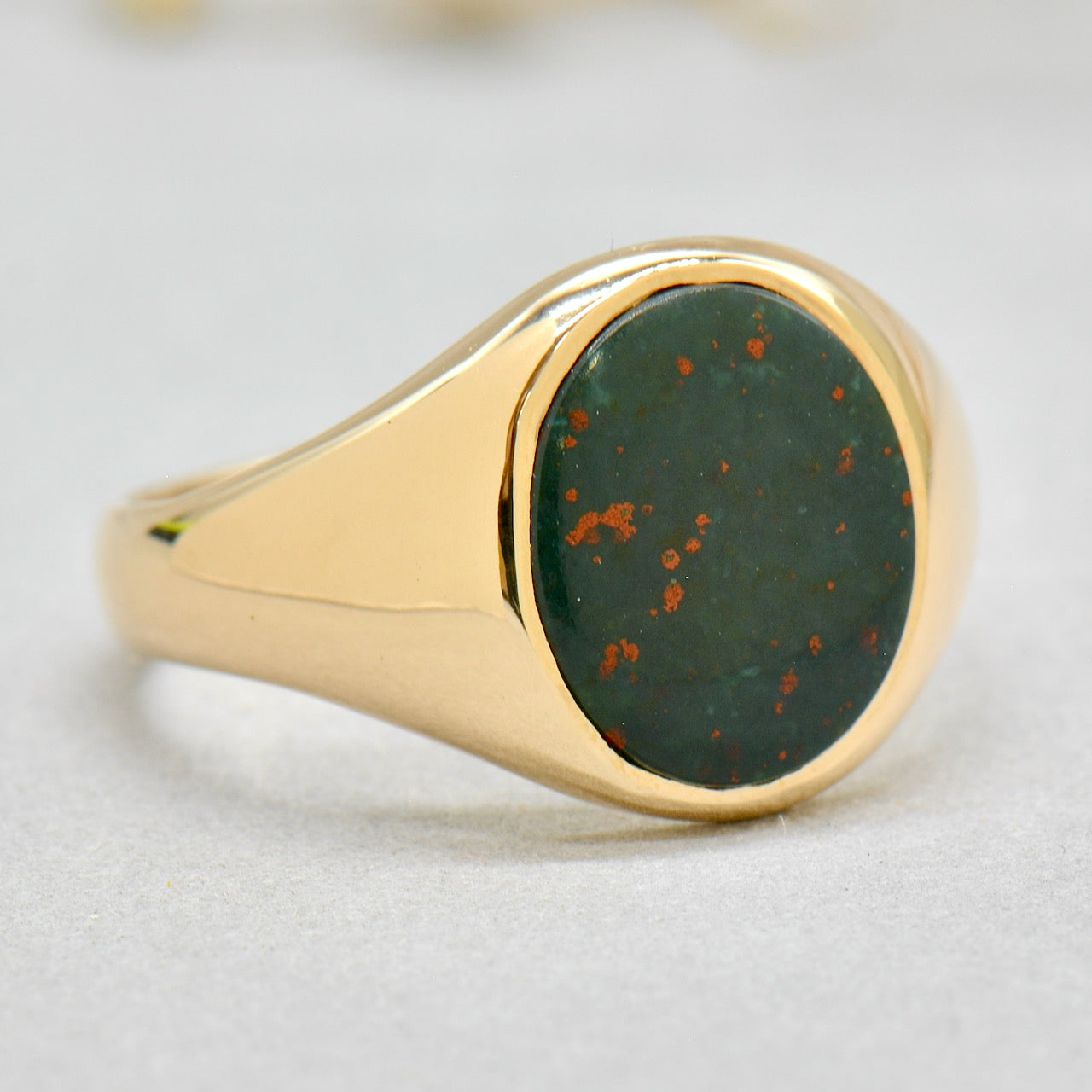 Vintage 1970s Bloodstone 9ct Yellow Gold Mens Oval Signet Ring