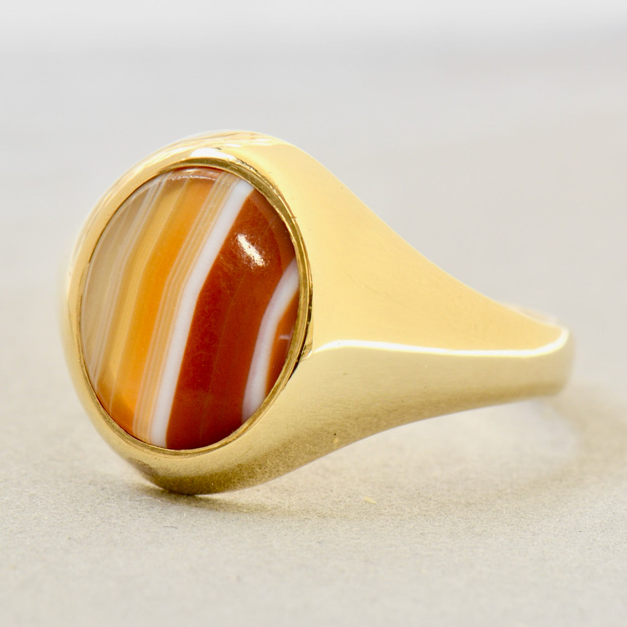 Vintage 1960s Banded Agate 9ct Yellow Gold Signet Ring