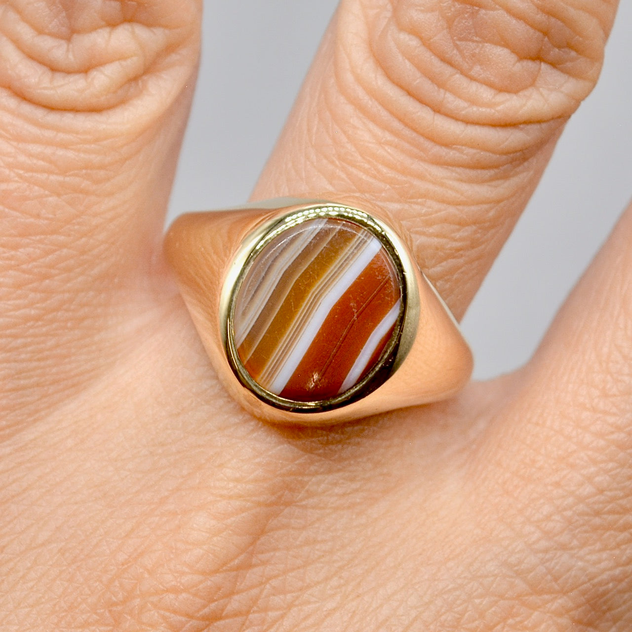 Vintage 1960s Banded Agate 9ct Yellow Gold Signet Ring