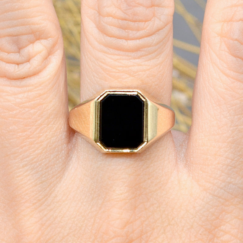 Vintage 1960s Octagon Onyx 9ct Yellow Gold Mens Signet Ring