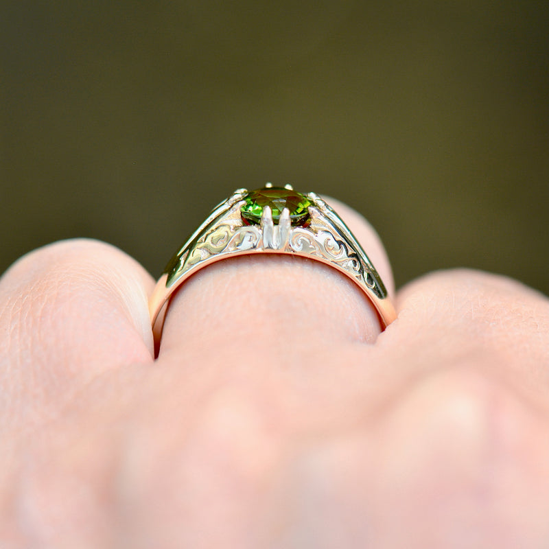 Vintage 1980s Forest Green Parti-Coloured Tourmaline Gypsy Set Engraved 9ct Yellow Gold Signet Ring (1.33cts)