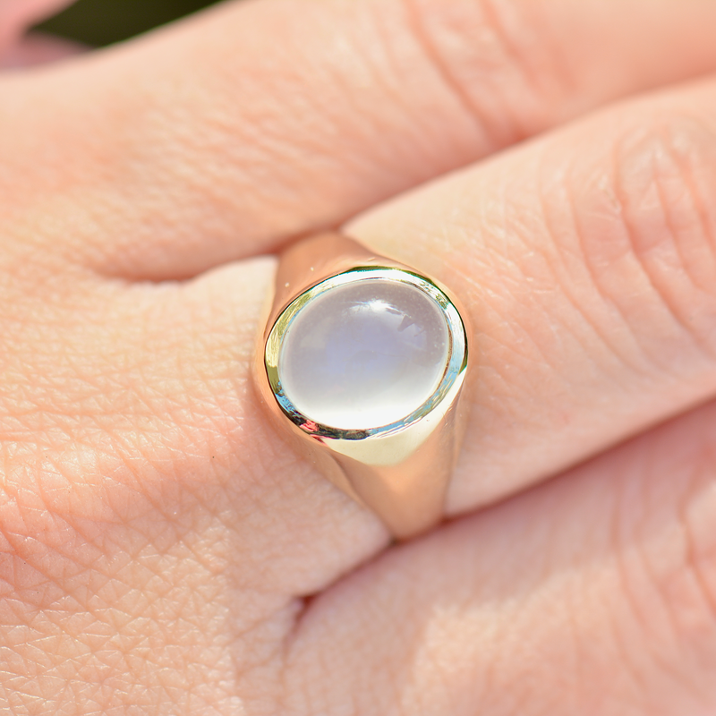 Vintage 1970s Moonstone 9ct Yellow Gold Signet Ring (2.58cts)