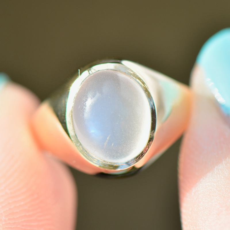 Vintage 1970s Moonstone 9ct Yellow Gold Signet Ring (2.58cts)