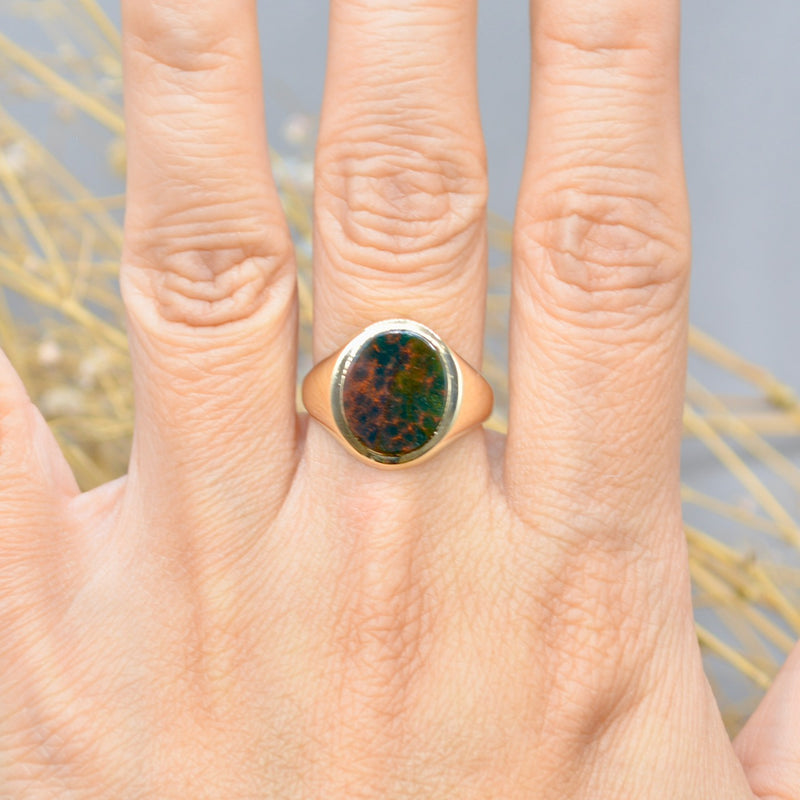 Vintage 1960s Bloodstone 9ct Yellow Gold Mens Oval Signet Ring