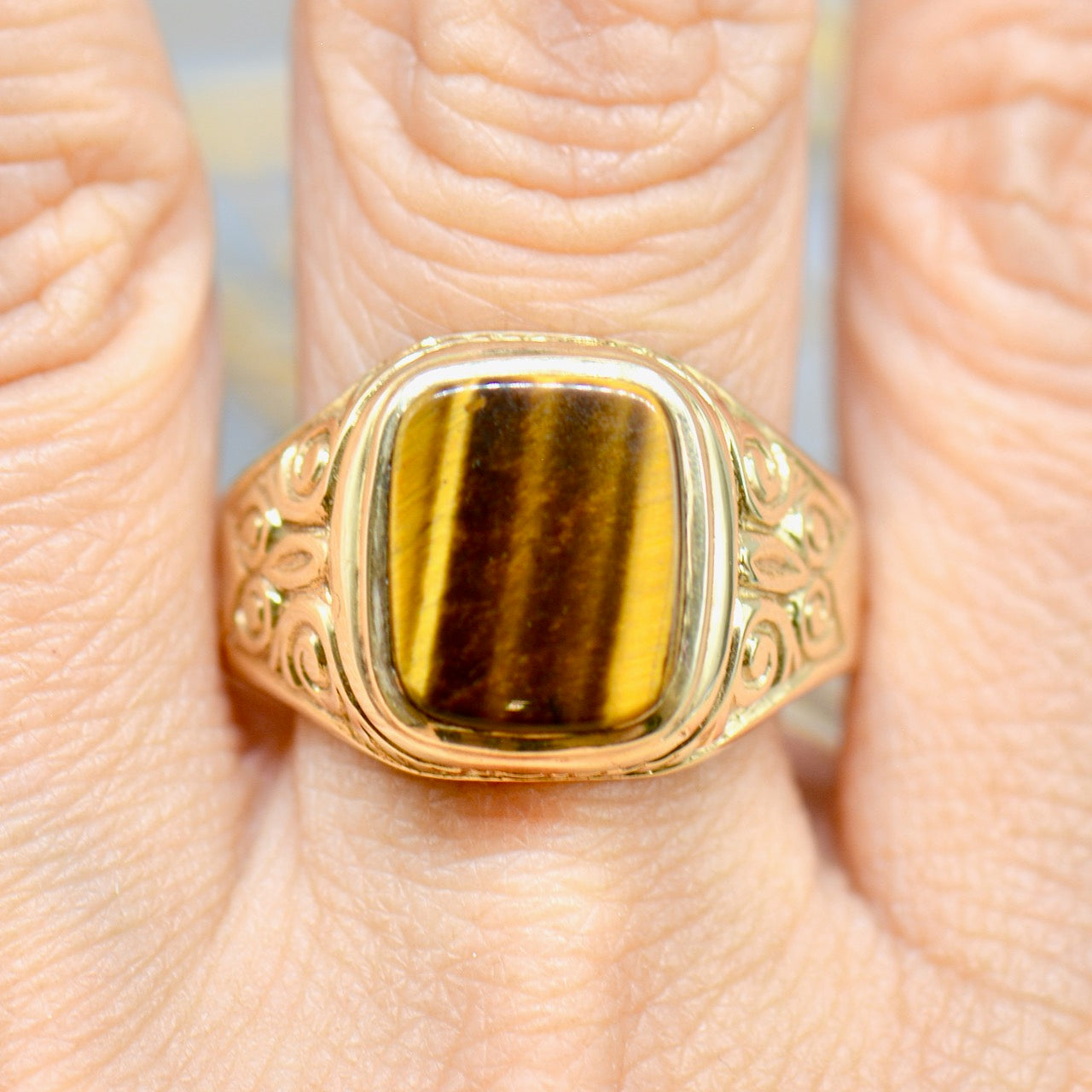 Vintage 1980s Tiger’s Eye 9ct Yellow Gold Mens Engraved Rectangle Signet Ring