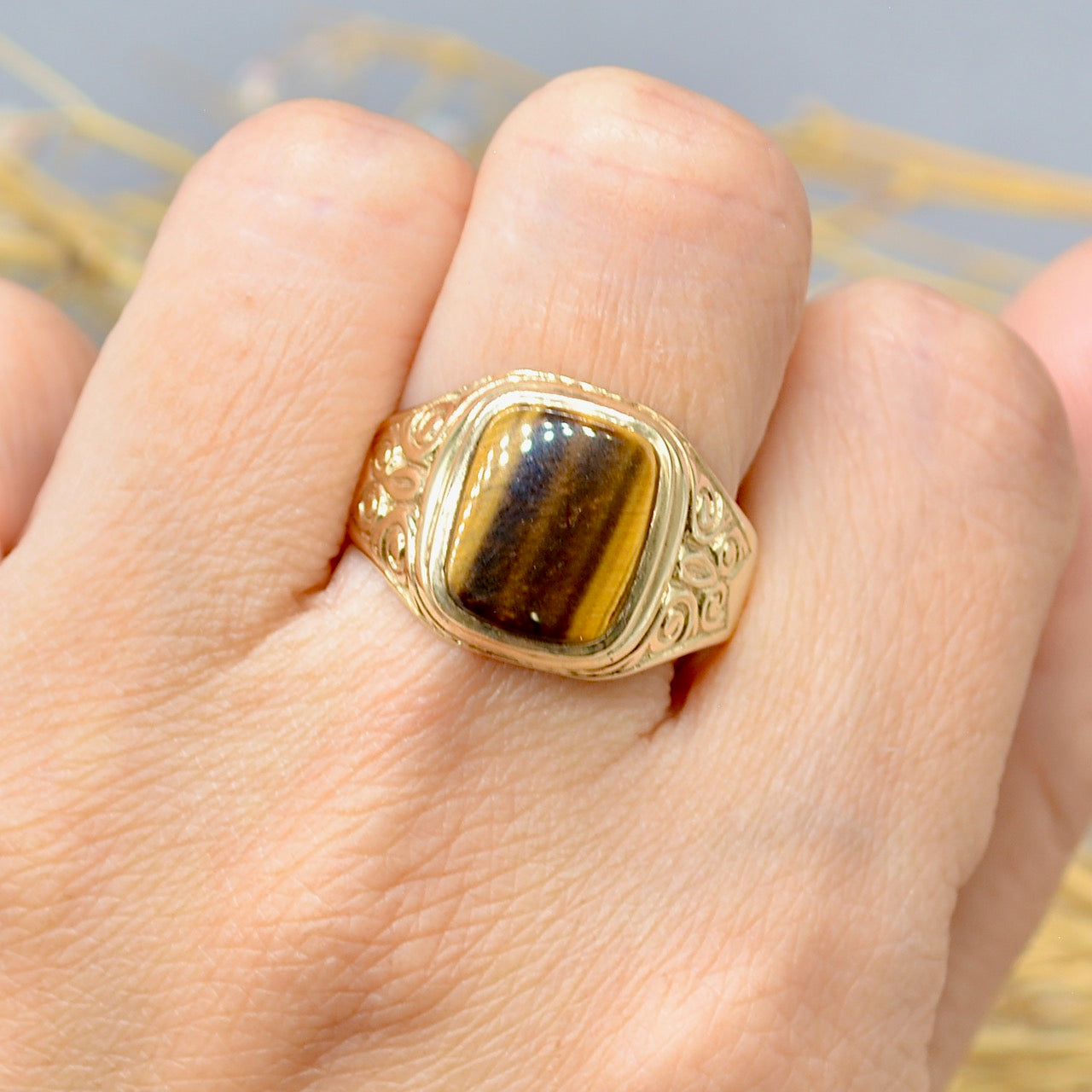 Vintage 1980s Tiger’s Eye 9ct Yellow Gold Mens Engraved Rectangle Signet Ring