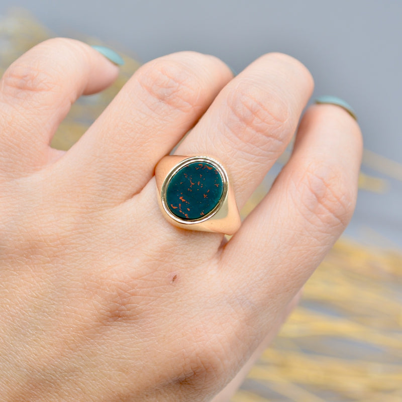 Vintage 1970s Bloodstone 9ct Yellow Gold Oval Signet Ring