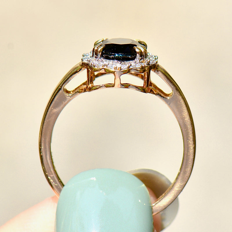 马达加斯加蓝宝石和钻石 18K 黄金光环/群镶订婚戒指（2.63 克拉）