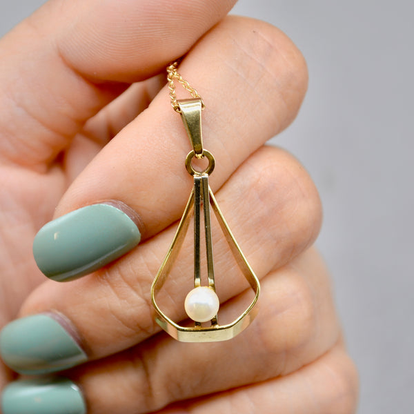 Vintage 1960s Geometrical White Pearl Two-Tone 9ct White Gold and Yellow Gold Pendant and 9ct Gold Chain Set