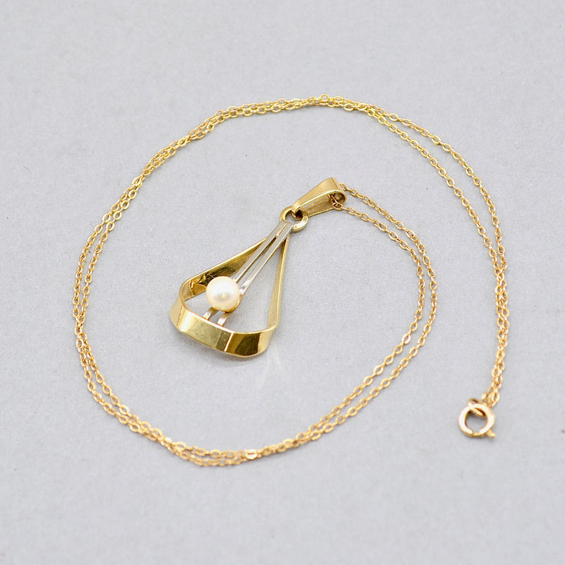 Vintage 1960s Geometrical White Pearl Two-Tone 9ct White Gold and Yellow Gold Pendant and 9ct Gold Chain Set