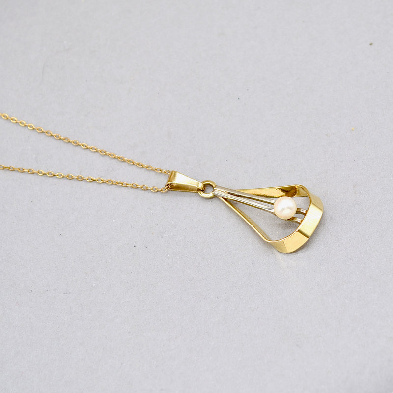 Vintage 1960s Geometrical White Pearl Two-Tone 9ct White Gold and Yellow Gold Pendant and 9ct Gold Chain Set