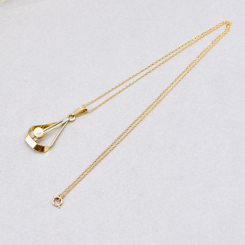 Vintage 1960s Geometrical White Pearl Two-Tone 9ct White Gold and Yellow Gold Pendant and 9ct Gold Chain Set