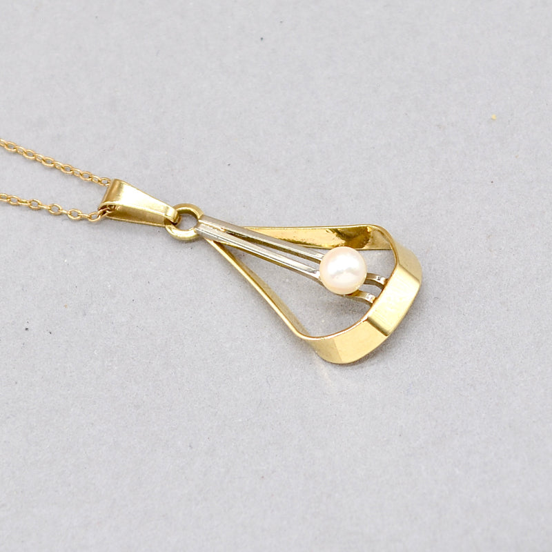 Vintage 1960s Geometrical White Pearl Two-Tone 9ct White Gold and Yellow Gold Pendant and 9ct Gold Chain Set