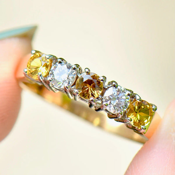 黄色蓝宝石和钻石 18ct 黄金五石戒指（0.90ct）