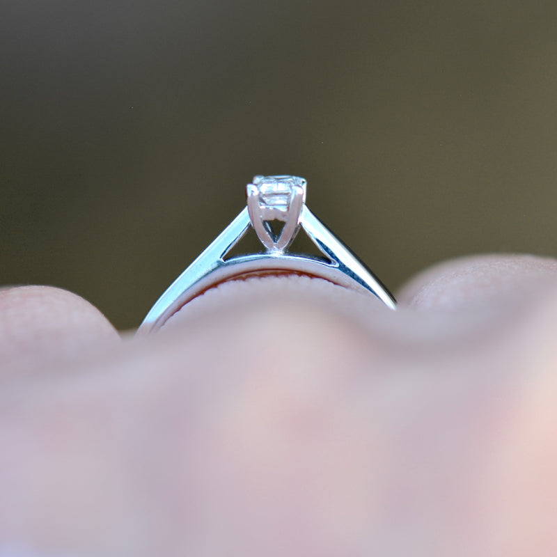 18ct White Gold Solitaire Diamond Engagement Ring (0.25ct)