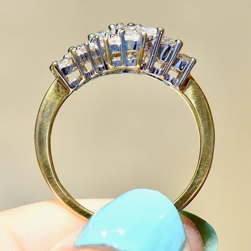 榄尖形和圆形钻石 18K 黄金订婚戒指（0.74 克拉）