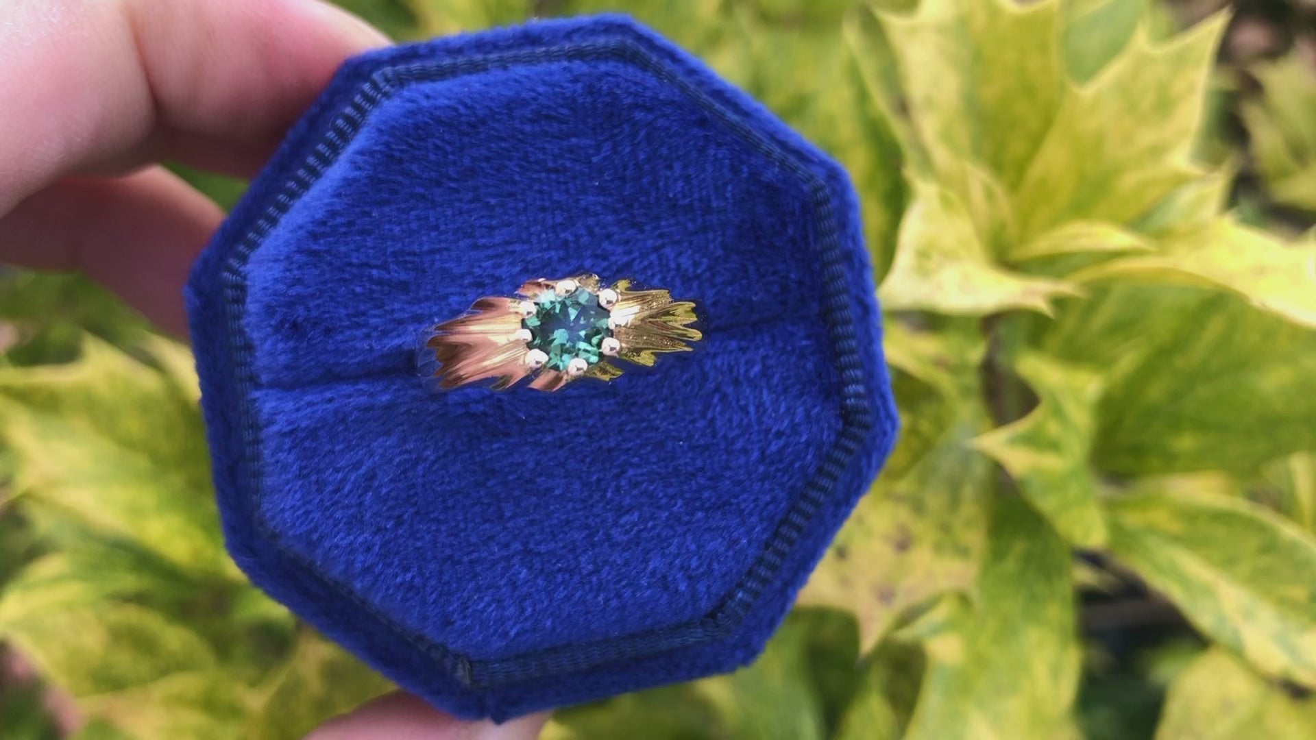 Vintage 1980s Bluish-Green Tourmaline 9ct Yellow Gold Solitaire Signet Ring (0.46ct)