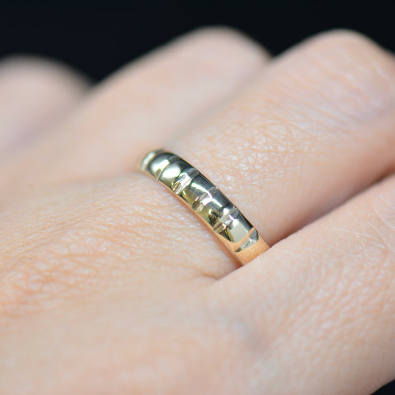 Vintage 1980s 9CT Gold Patterned Textured Wedding Band