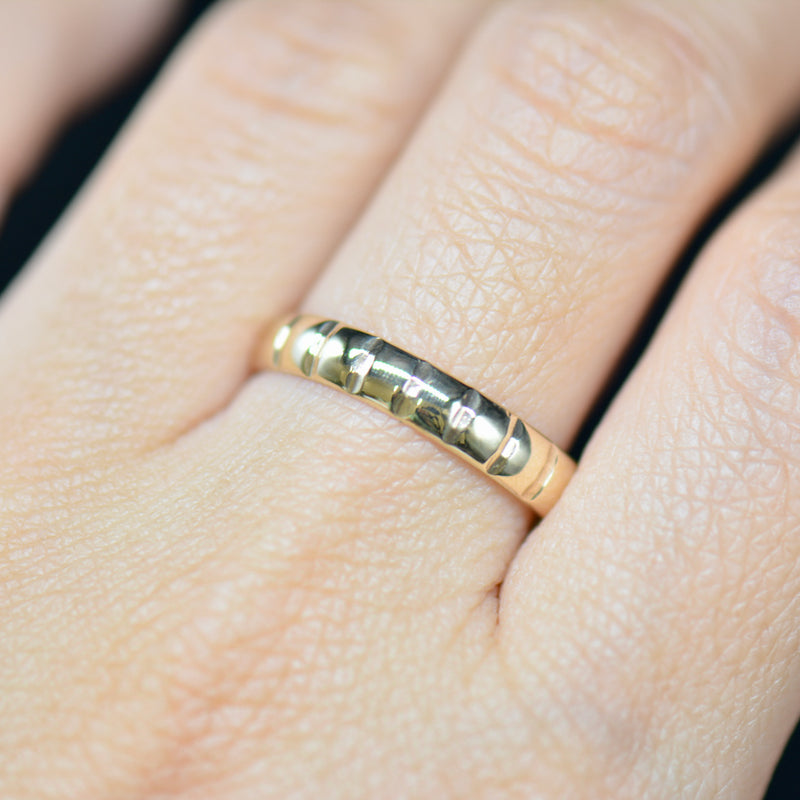 Vintage 1980s 9CT Gold Patterned Textured Wedding Band